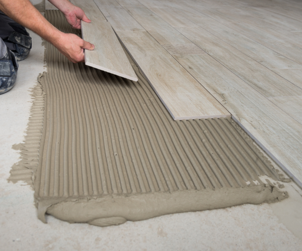 Pose de parquet par un artisan à Grande-Synthe – Service de revêtement intérieur